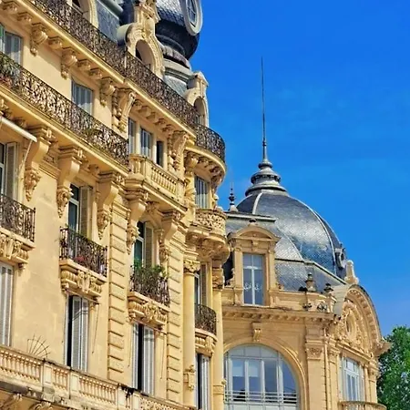 Beautiful In The Middle Of Town Apartmán